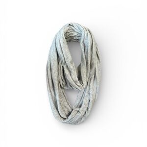 GAP Gray Infinity Scarf – Like New